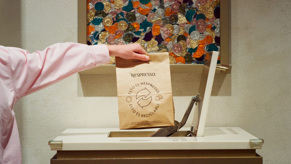 B001_C024_0101EB_001